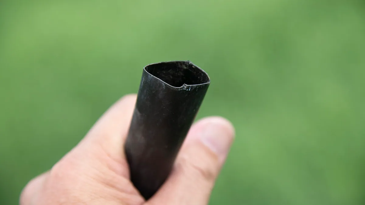 Druppelirrigatie op regenwater: 70% minder verbruik dan een sproeier — illustratie bij artikel in categorie water in de tuin op EcoTuinen, de Nederlandse kennisbank voor ecologisch tuinieren.